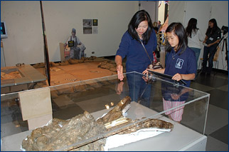 A mother and daughter admire the skull of Lupe, the San Jose mammoth